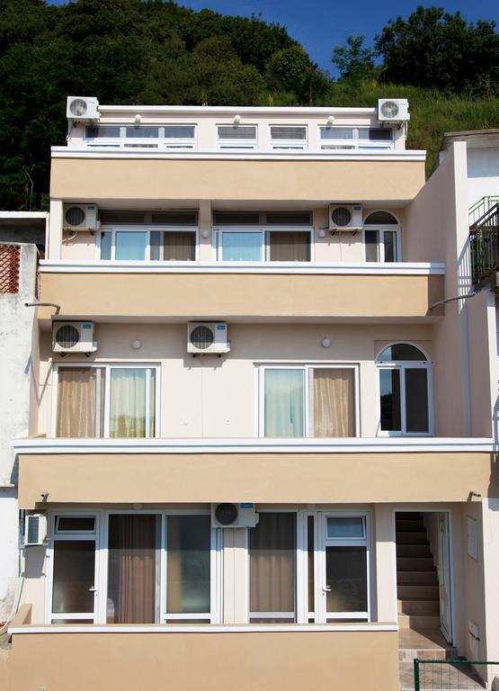 Sand And Sea Apartments Ulcinj Exterior photo